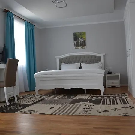 Szálloda Turizem Shkelzeni 4*