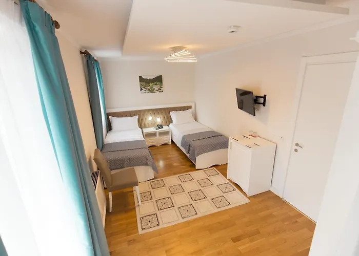 Szálloda Turizem Shkelzeni Bajram Curri